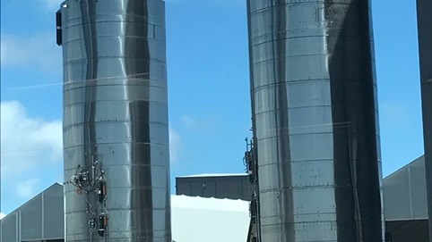 Elon Musk hé lộ mẫu tàu khổng lồ chở 100 người vào vũ trụ